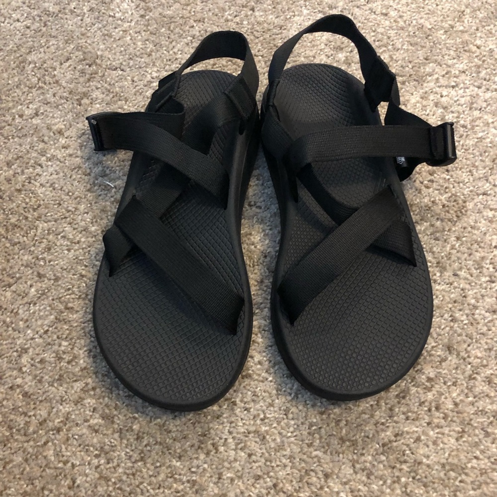 Men’s size 12 Solid black single strap Chaco
